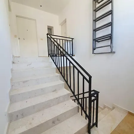 New - Super Sea View N' Easy Access Apartamento Himarë